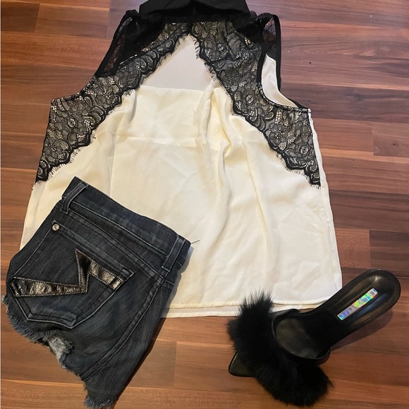 Flirty Spring/Summer Top - Picture 3 of 4